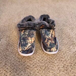 Camouflage Fur-Lined Shoes women’s 9